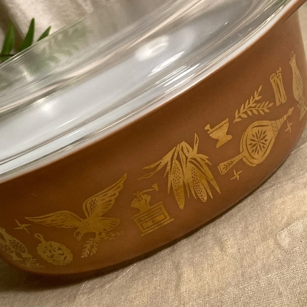 Vintage Pyrex Early American 1 1/2 Quart Casserole With Lid - Picture 8 of 15